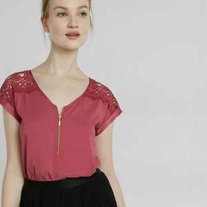 VGUC Express Lace Zip Front V-neck Cap Sleeve Top